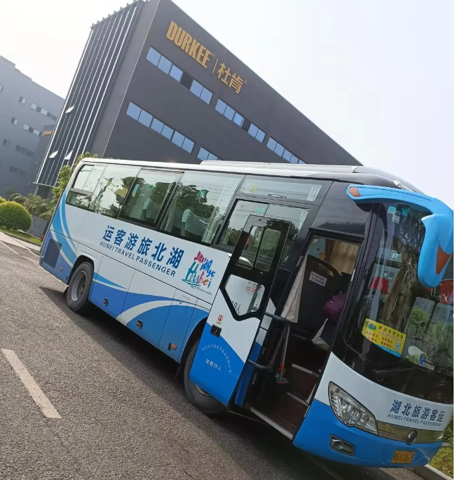 尊龙凯时风管销售中心安徽明堂山景区旅游团建活动